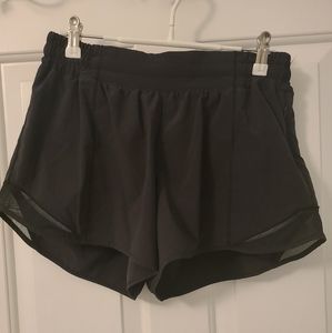 Lululemon Hotty Hot Low Rise Short
